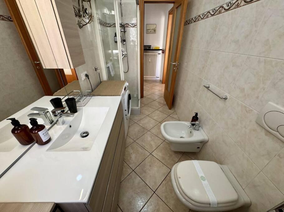 Апартаменты Ilaria House Комо Экстерьер фото